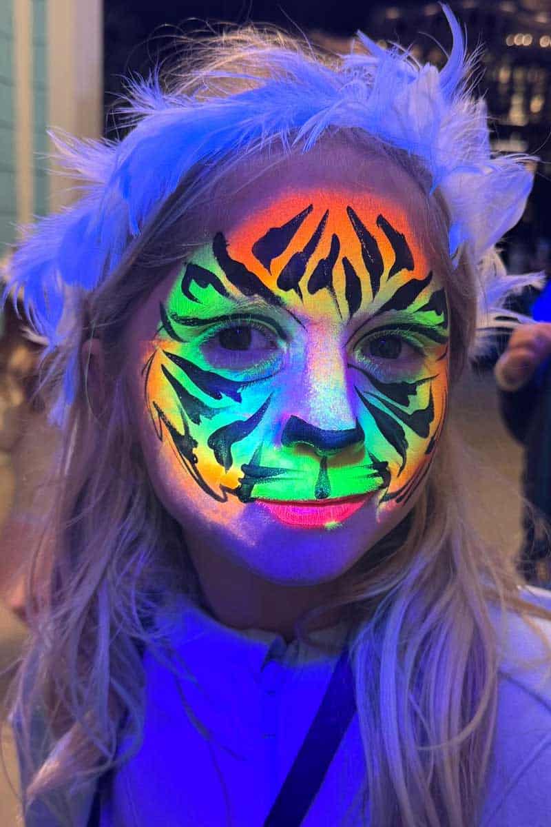 Glow in the dark body artist bahamas event the falcons entertainment